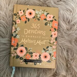 🎀 365 Devotions Book